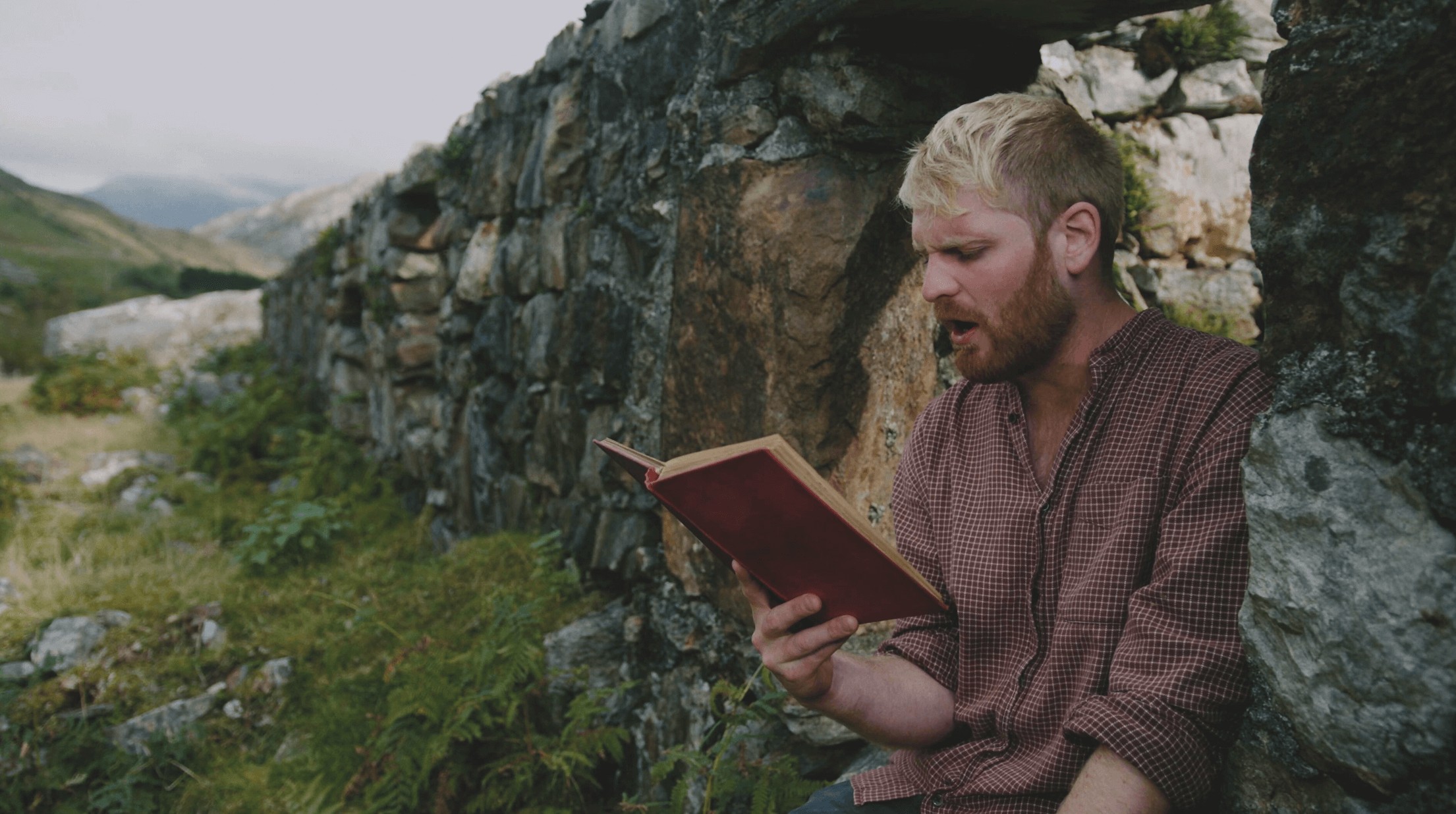 Gwilym Bowen Rhys reciting a poem