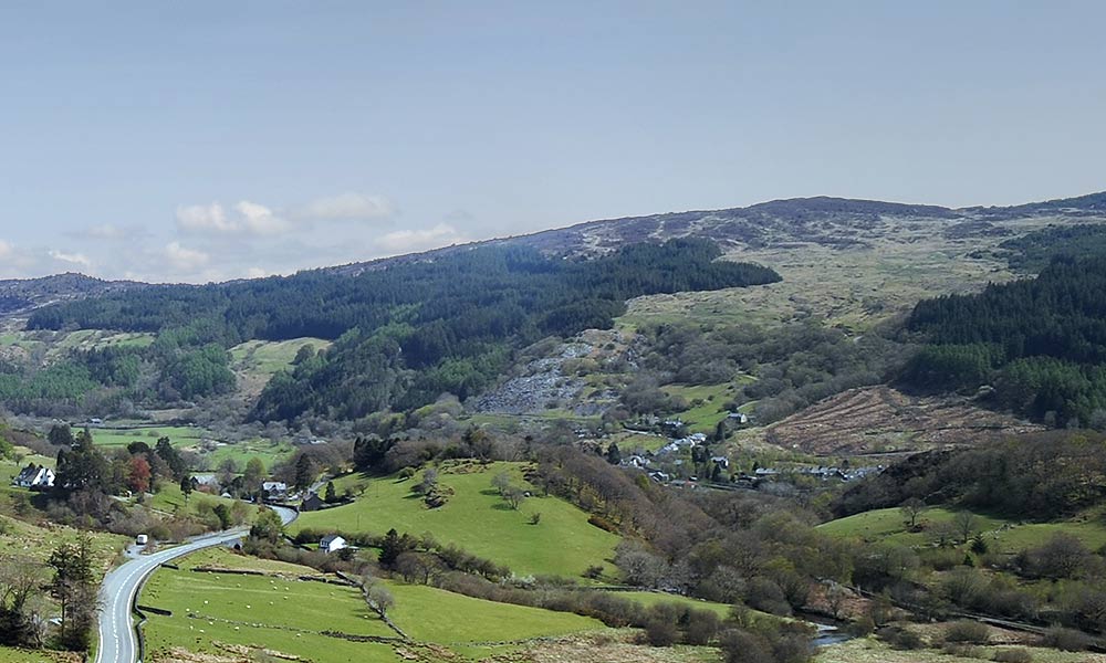 A view over Cwm Penamnen