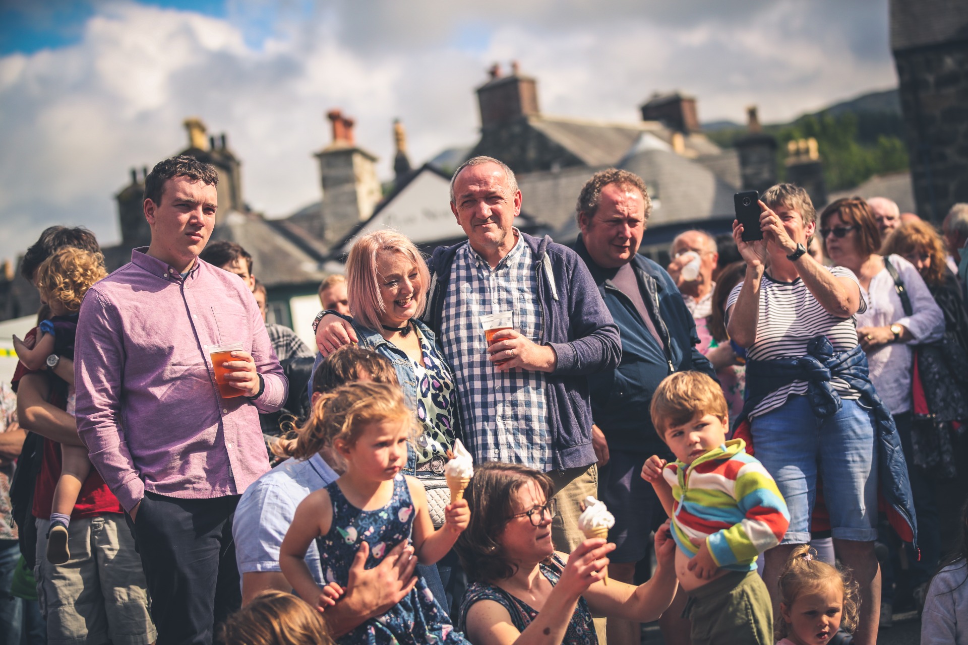 Crowd enjoys entertainment on Dolgellau square